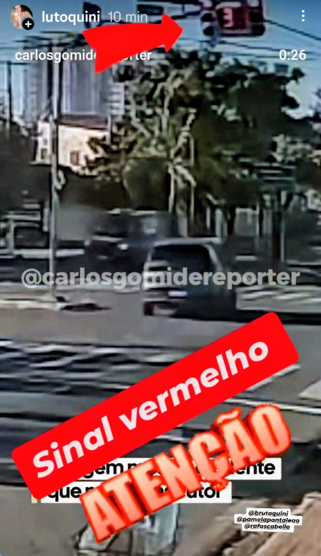 Momento em que o carro ultrapassa o sinal vermelho